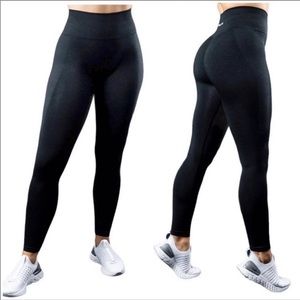 Alphalete amplify leggings size Large in Black